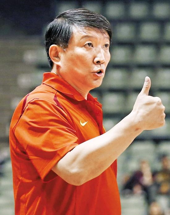 国内杰出篮球教练荣获国际殊荣，备受瞩目